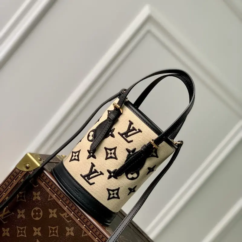 M82418 13x17x9cm High Quality Bags