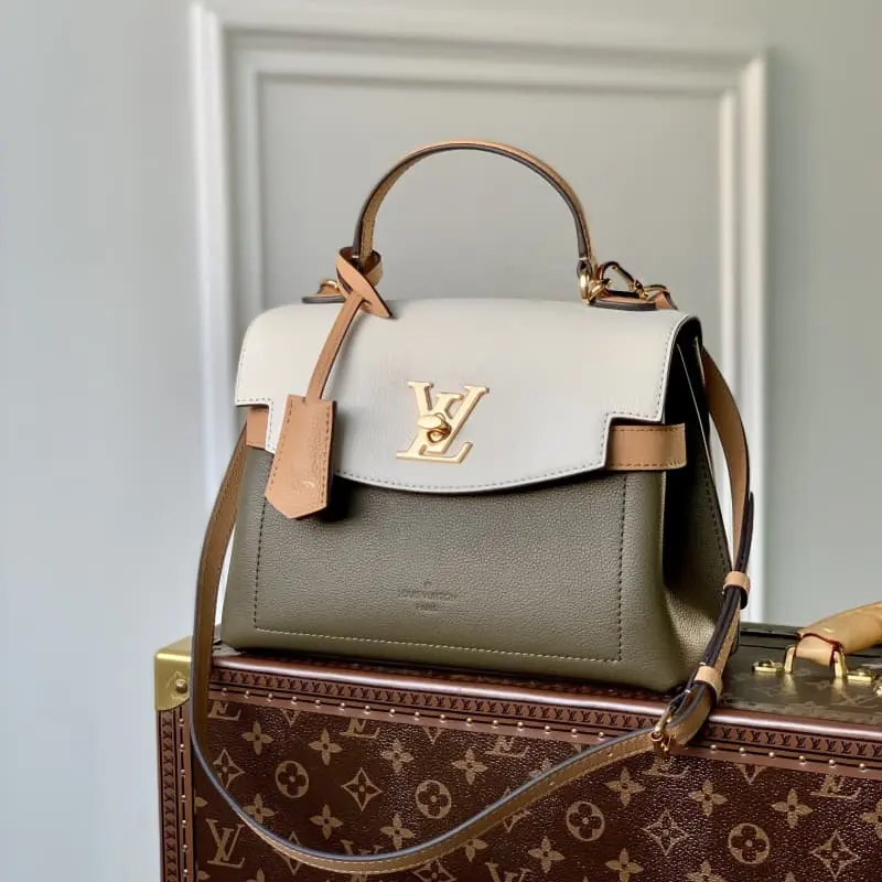 M53937 28x20x11.5cm High Quality Bags