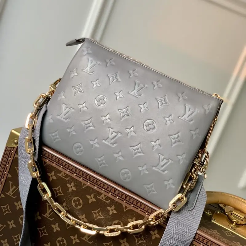 M57791 26x20x12cm High Quality Bags