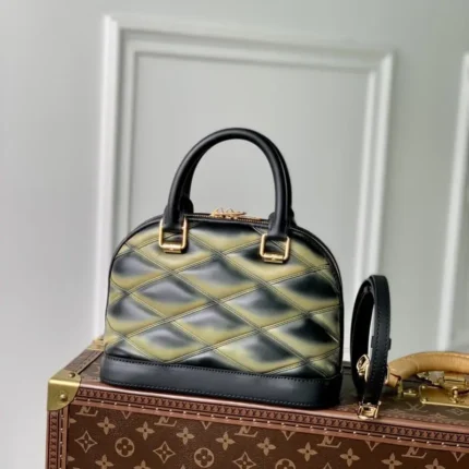 M23666 S3 23.5x17.5x11.5cm High Quality Bags