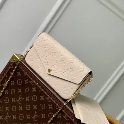 M82363 White (embossed) 21x12x3cm High Quality Bags