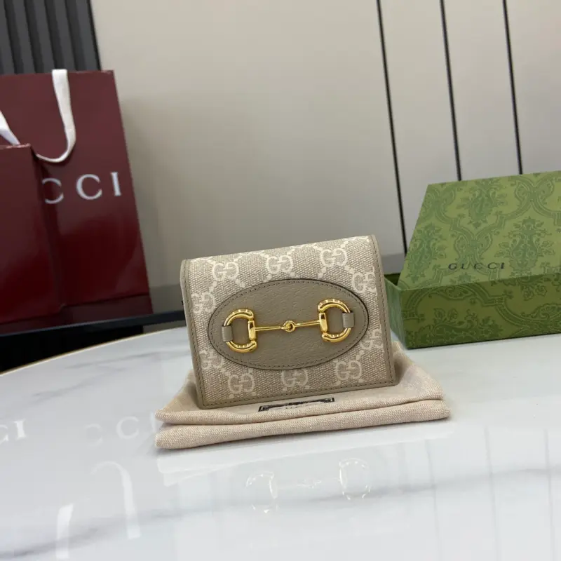 621887 CM 8 High-Quality Bags