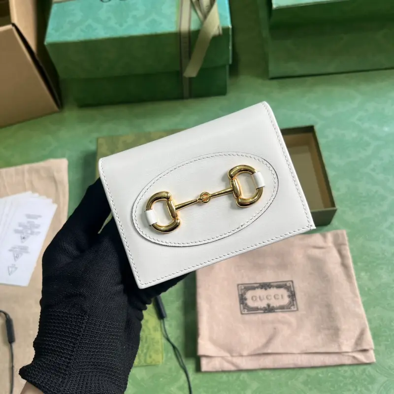 621887 CM 6 High-Quality Bags