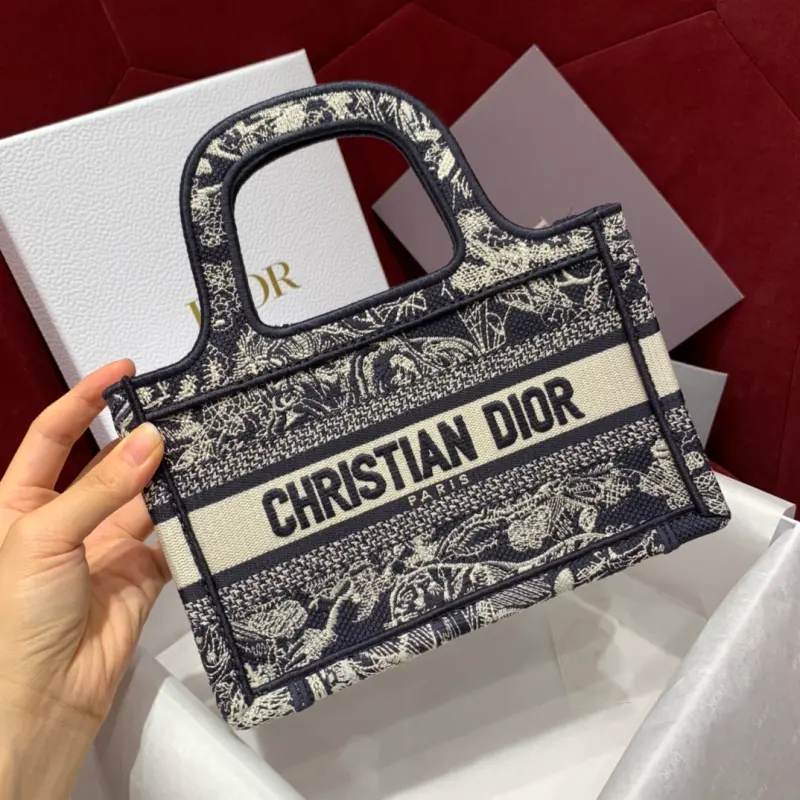 ML8 1 High Quality Bags - Image 3